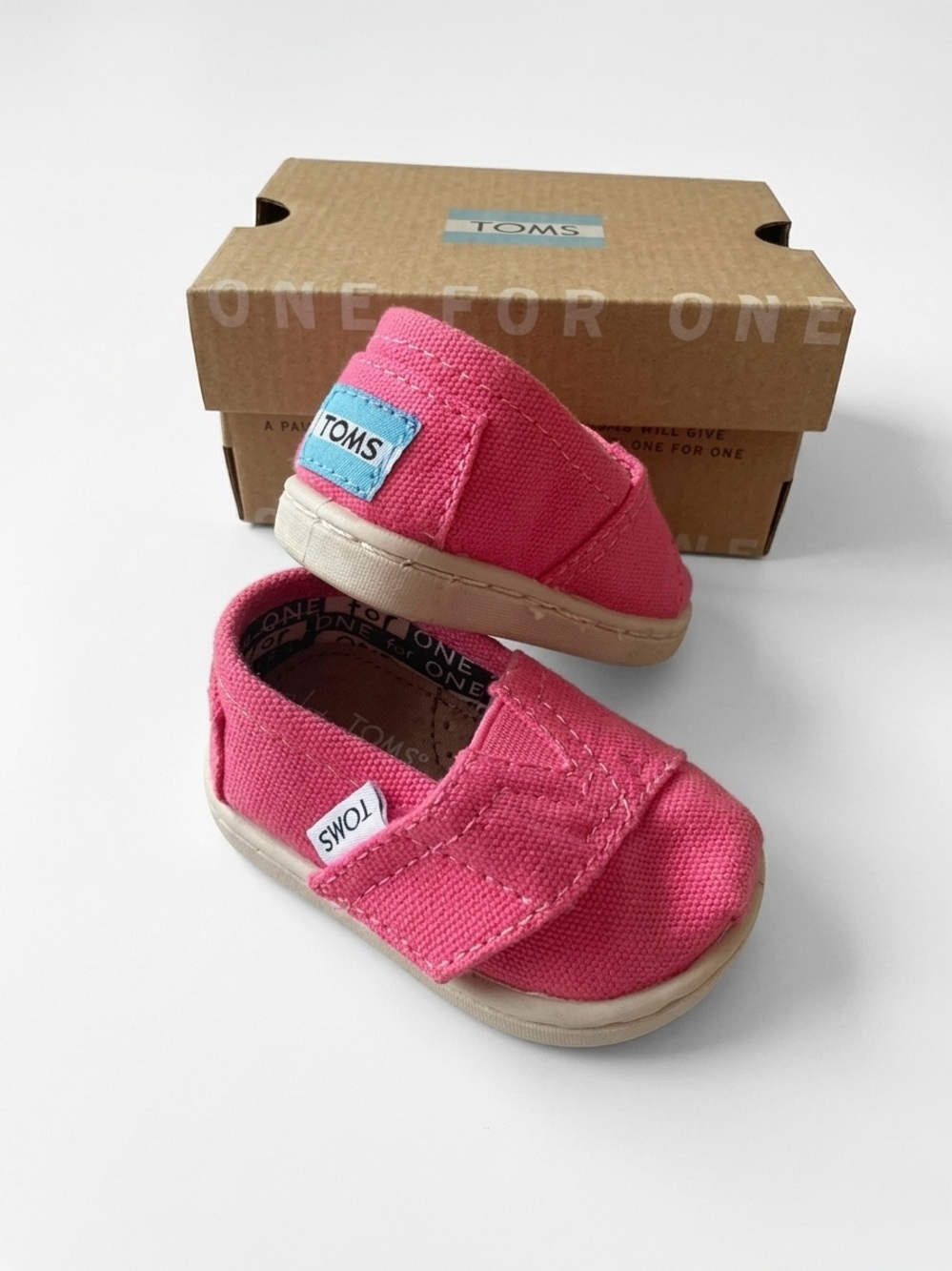 Tiny TOMS Classic Canvas Alpargatas Slip-On Bubblegum Pink Baby US 2